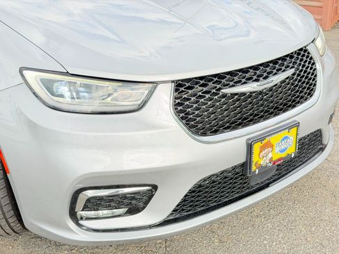 Used 2022 Chrysler Pacifica Touring-L FWD image 96