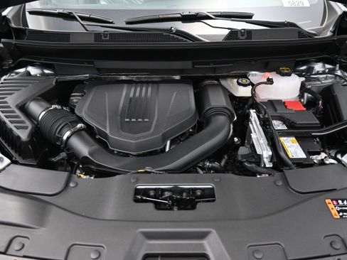 New 2026 Chevrolet Traverse LT w/ Sun and Wheel Package FWD image 37