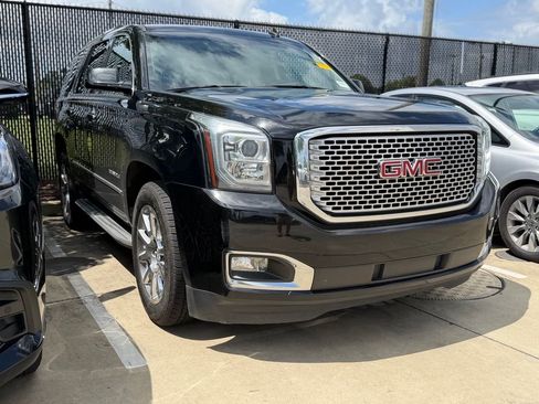 Used 2015 GMC Yukon Denali w/ Touring Package AWD/4WD image 2