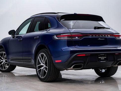 Certified 2025 Porsche Macan image 3