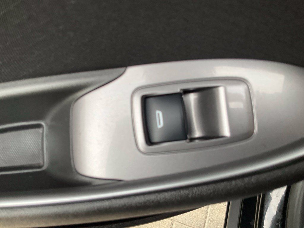 Used 2025 Chevrolet Malibu LS FWD image 32