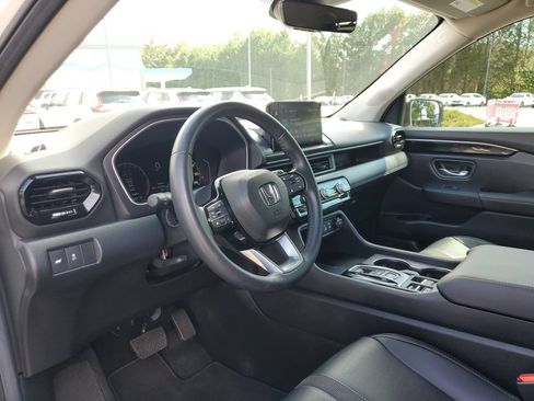 Used 2025 Honda Pilot EX-L image 18