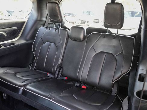 Used 2022 Chrysler Pacifica Limited w/ S Appearance Package FWD image 31