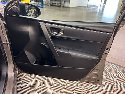 Used 2018 Toyota Corolla XLE w/ Carpet Mat Package (TMS) FWD image 16
