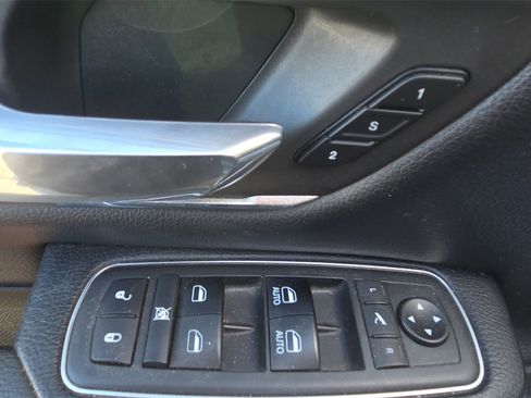 Used 2019 RAM 1500 Laramie image 31