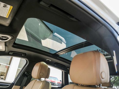 Used 2024 Porsche Macan AWD/4WD image 6
