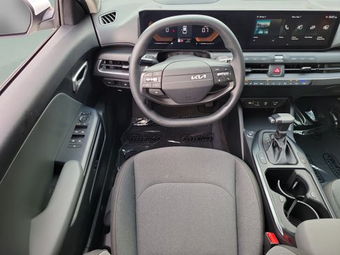 Used 2025 Kia K4 FWD image 12