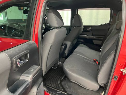 Used 2017 Toyota Tacoma TRD Off-Road w/ Tow Package AWD/4WD image 9