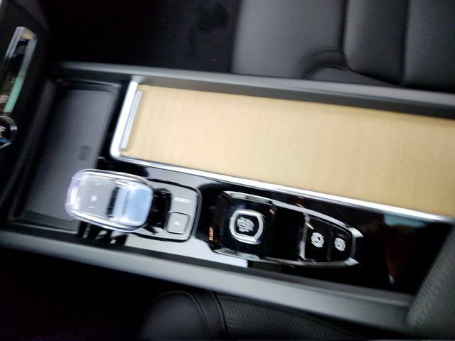 New 2026 Volvo XC60 B5 Plus w/ Protection Package Premier AWD/4WD image 26