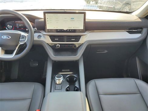 Used 2025 Ford Explorer Active w/ Active Comfort Package image 16