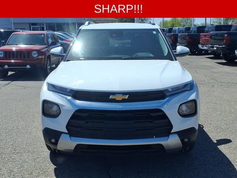 Used 2022 Chevrolet TrailBlazer LT w/ Convenience Package FWD image 2
