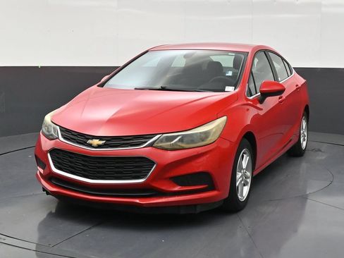Used 2017 Chevrolet Cruze LT w/ Convenience Package FWD image 8