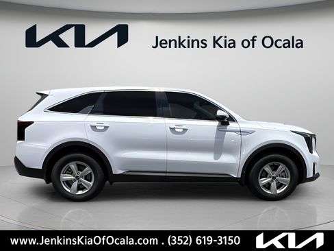New 2026 Kia Sorento LX FWD image 3