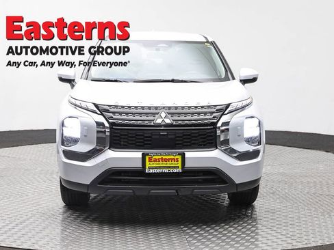 Used 2024 Mitsubishi Outlander ES AWD/4WD image 2