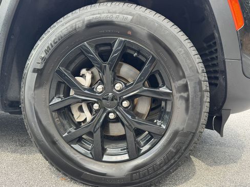 Used 2025 Jeep Grand Cherokee Altitude AWD/4WD image 15