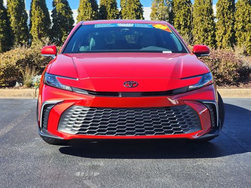 Used 2025 Toyota Camry SE image 5