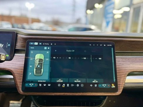 Used 2023 Rivian R1S Launch Edition image 22