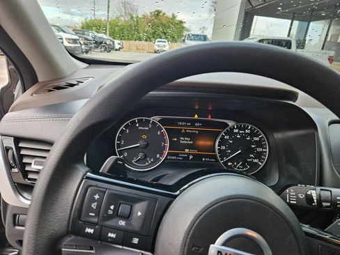 Used 2021 Nissan Rogue SV image 27