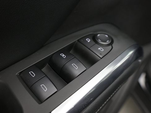Used 2025 Chevrolet Traverse LT w/ Driver Confidence Package FWD image 16