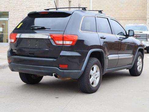 Used 2013 Jeep Grand Cherokee Laredo w/ Laredo E Group RWD image 3