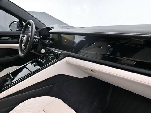 Used 2025 Porsche Panamera 4 image 13