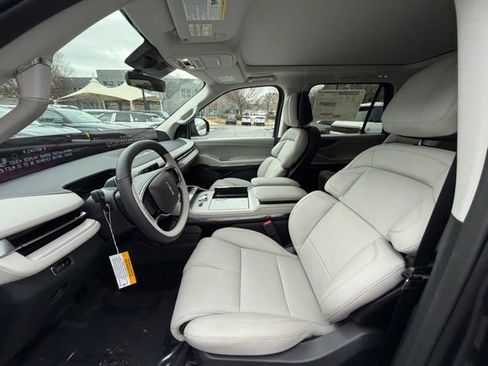 New 2025 Lincoln Navigator Reserve image 15