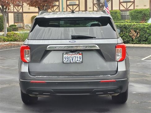 Used 2022 Ford Explorer XLT image 6