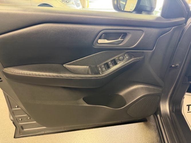 Used 2025 Nissan Rogue SV AWD/4WD image 11