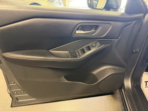 Used 2025 Nissan Rogue SV AWD/4WD image 11