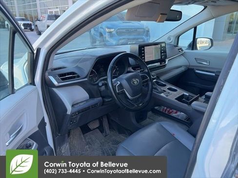 Used 2021 Toyota Sienna XLE w/ XLE Plus Package image 9