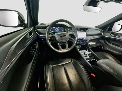 Used 2023 Jeep Grand Cherokee Overland AWD/4WD image 18