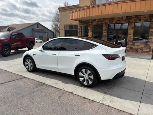 Used 2022 Tesla Model Y Long Range image 20