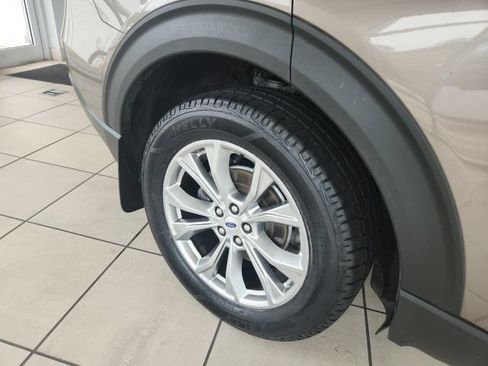 Used 2021 Ford Explorer Limited w/ Equipment Group 301A AWD/4WD image 11