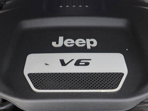 Used 2016 Jeep Wrangler Unlimited Sahara AWD/4WD image 32