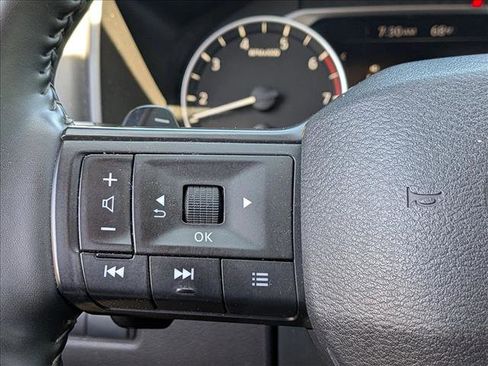 Used 2025 Nissan Rogue SV AWD/4WD image 10