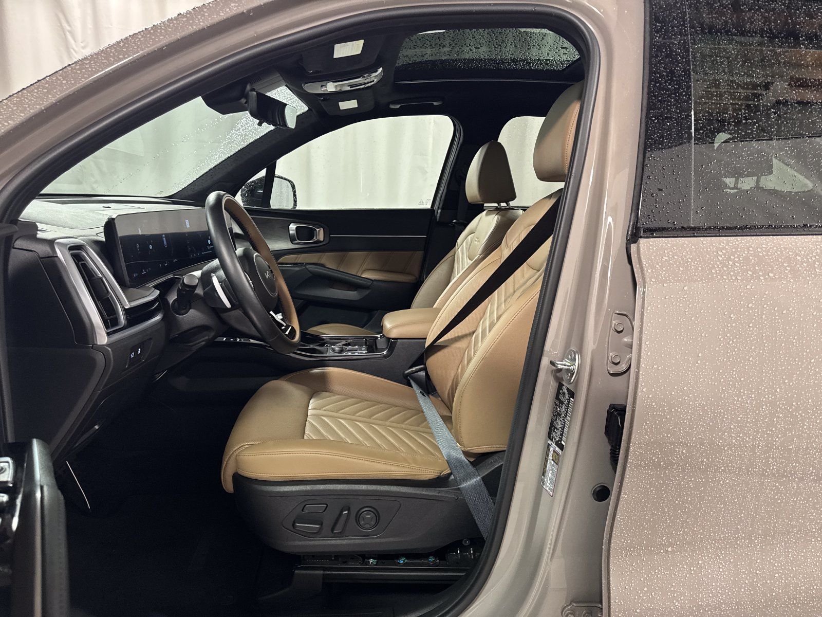 Used 2024 Kia Sorento SX Prestige w/ Olive Brown Leather Package AWD/4WD image 3