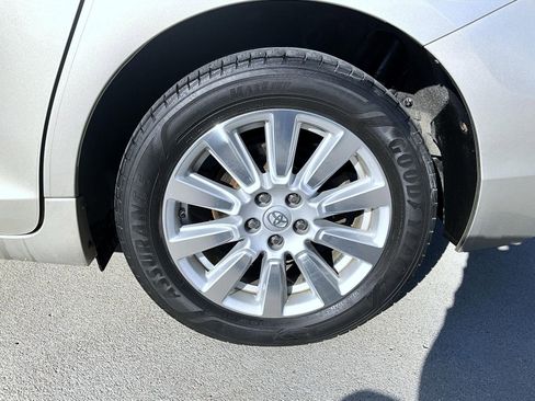 Used 2017 Toyota Sienna Limited image 26