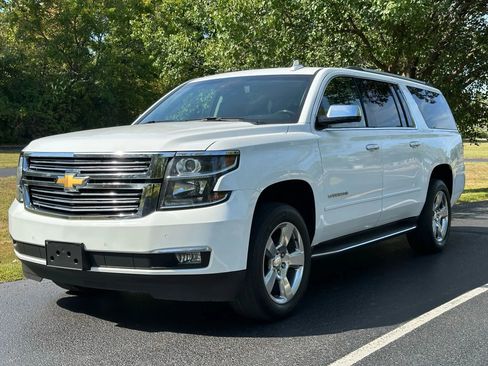 Used 2018 Chevrolet Suburban Premier image 2