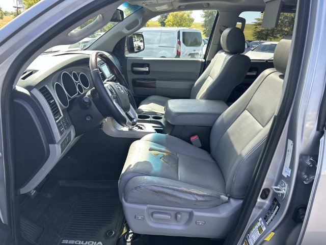 Used 2015 Toyota Sequoia Platinum AWD/4WD image 24