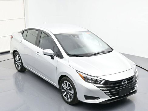 Used 2025 Nissan Versa SV image 28