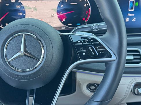 Used 2025 Mercedes-Benz GLE 580 4MATIC w/ Driver Assistance Package image 24