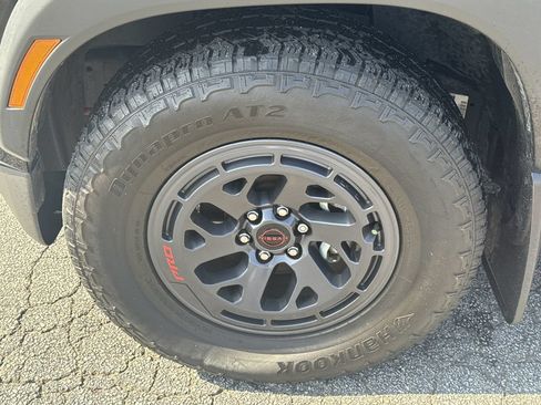 Used 2025 Nissan Frontier Pro-X RWD image 11