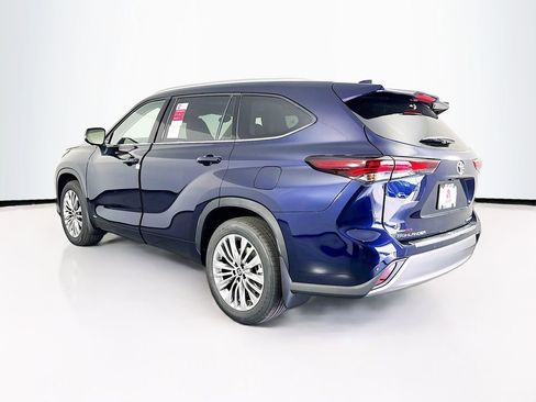 New 2026 Toyota Highlander Platinum image 6