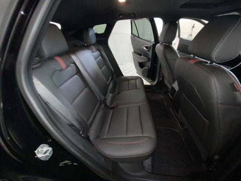 Used 2024 Chevrolet Trax RS w/ Sunroof Package FWD image 31