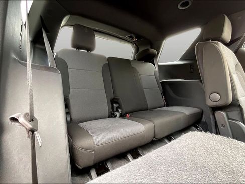 Used 2023 Chevrolet Traverse LT FWD image 27