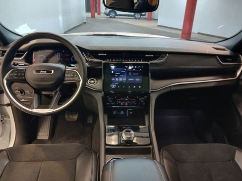 Used 2023 Jeep Grand Cherokee Altitude image 12