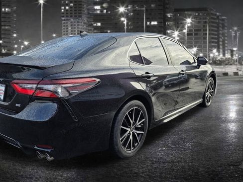 Used 2024 Toyota Camry SE image 7