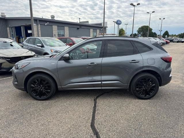 Used 2023 Ford Escape ST-Line Elite AWD/4WD image 3