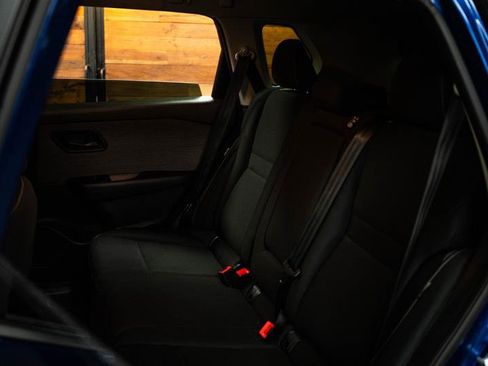 Used 2023 Nissan Rogue S image 10