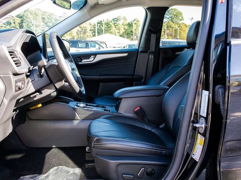 Used 2025 Ford Escape SE w/ PHEV Premium Package FWD image 17